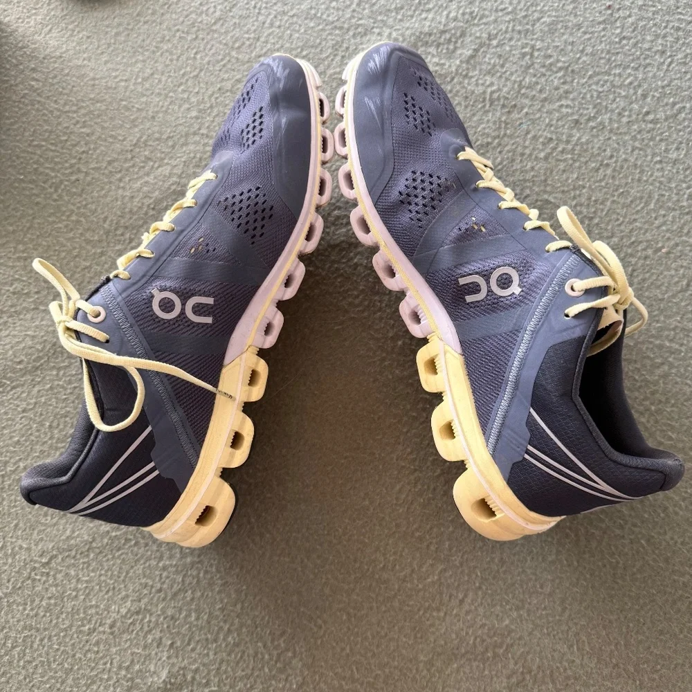 On Cloud Cloudflow Running Shoes Women’s Size W 10 Gray Yellow Athletic Sneakers
